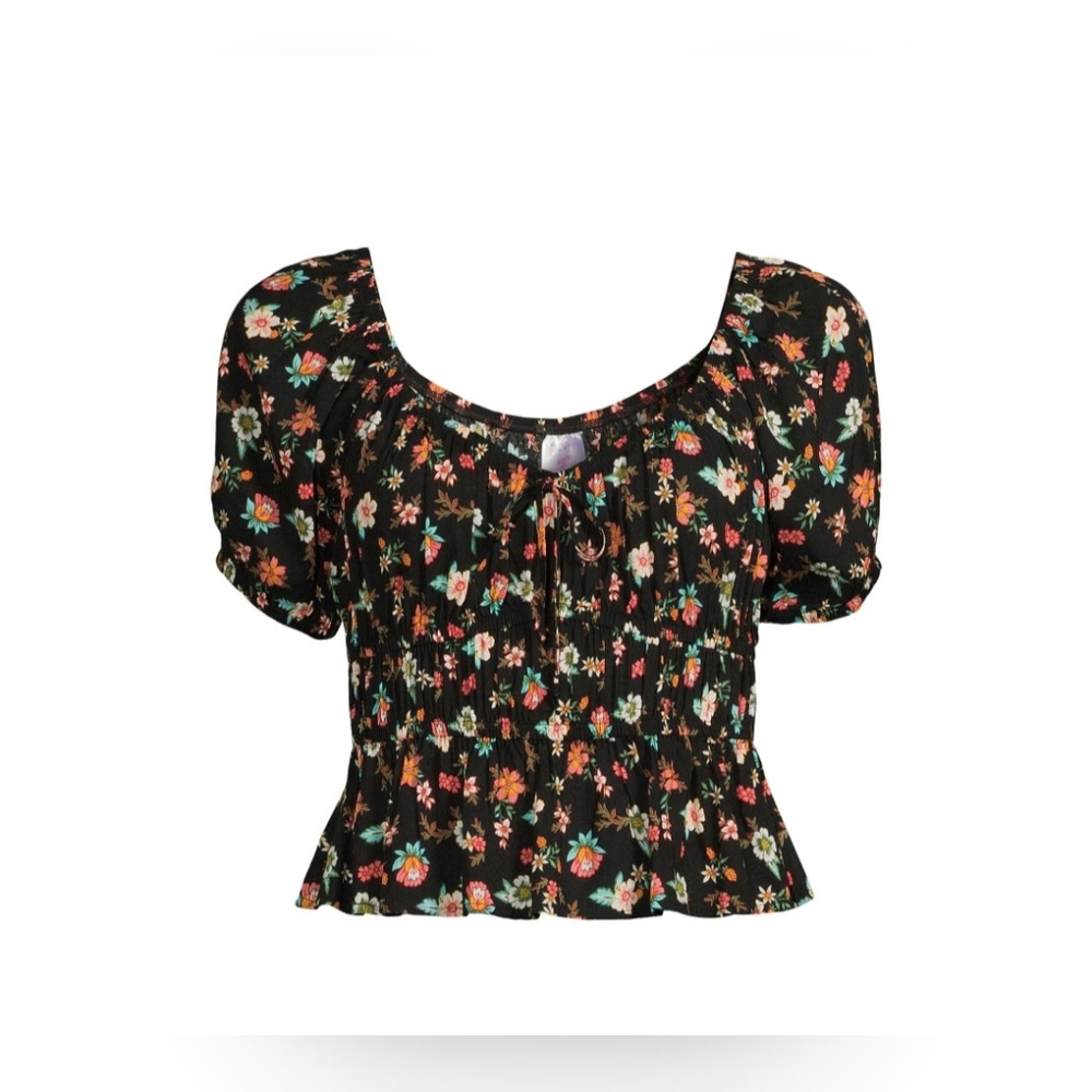 No Bounderies Junior's Peasant Top with Puff Sleeves.
